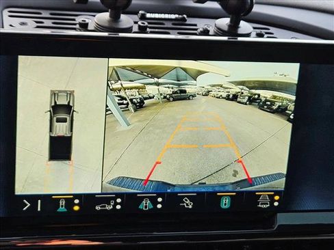 Used 2024 Chevrolet Silverado 2500 ZR2 image 19