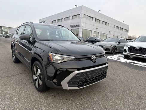 Certified 2025 Volkswagen Taos S AWD/4WD image 2