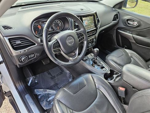 Used 2019 Jeep Cherokee Limited image 11