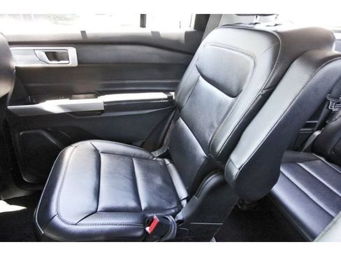 Used 2023 Ford Explorer Limited AWD/4WD image 11