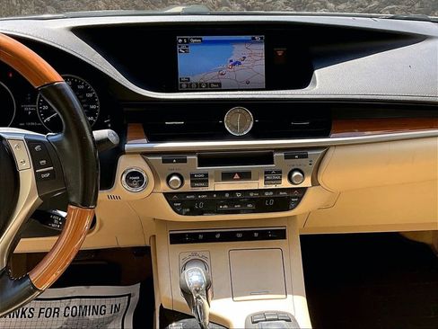 Used 2015 Lexus ES 300h w/ Navigation System Package FWD image 6