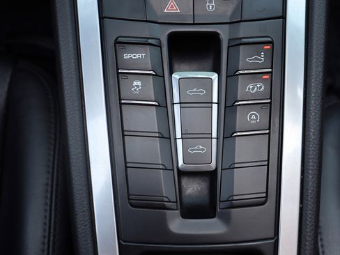 Used 2019 Porsche 718 Boxster RWD image 33