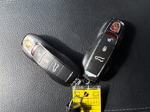Used 2016 Porsche Cayenne AWD/4WD image 34