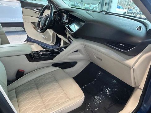 Used 2022 Buick Envision Avenir w/ Technology Package II image 27