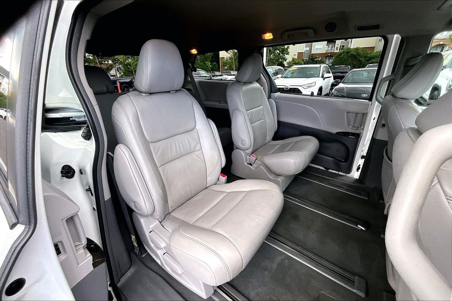 Used 2019 Toyota Sienna XLE w/ XLE Navigation Package AWD/4WD image 26