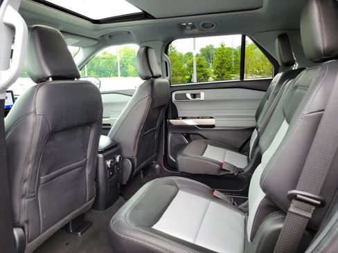 Certified 2022 Ford Explorer XLT w/ Equipment Group 202A AWD/4WD image 23