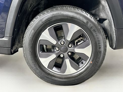 Used 2022 Jeep Grand Cherokee Limited 4xe image 11