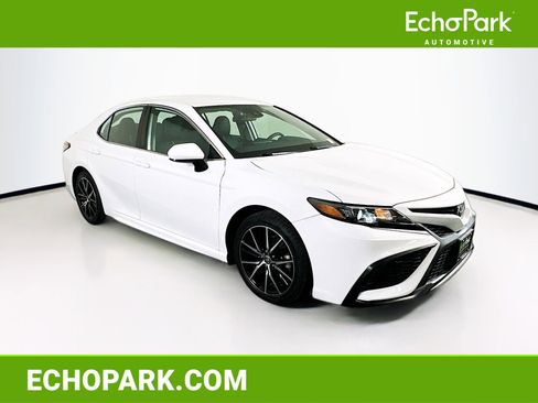 Used 2021 Toyota Camry SE w/ Carpet Mat Package (TMS) image 1