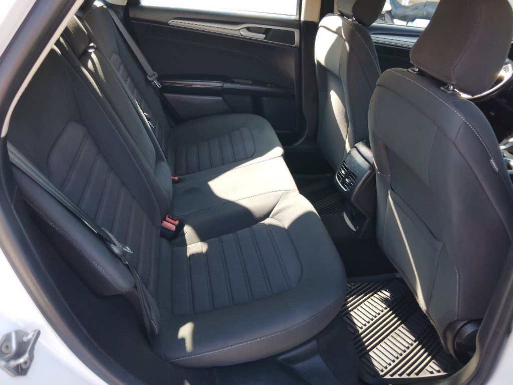 Used 2020 Ford Fusion SE FWD image 27