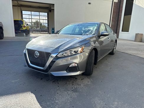 Used 2021 Nissan Altima 2.5 SV w/ SV Premium Package FWD image 4