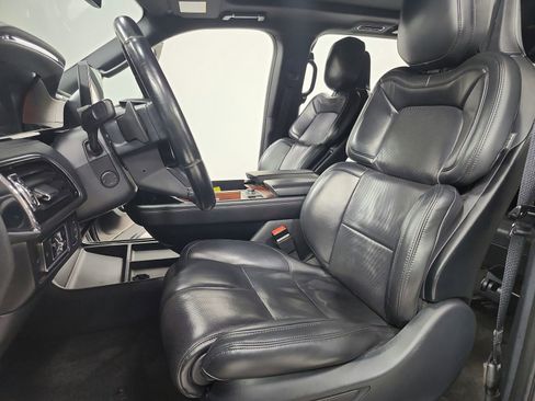 Used 2023 Lincoln Navigator Reserve image 22