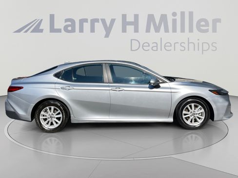 Used 2025 Toyota Camry LE FWD image 6