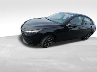 Used 2023 Hyundai Elantra SEL w/ Convenience Package FWD video 2