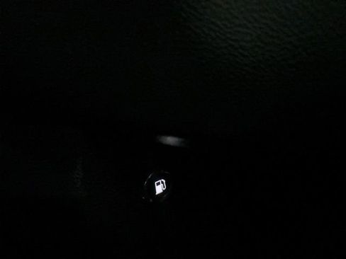 Used 2018 Chrysler 300 Limited w/ Safetytec Plus Group image 32