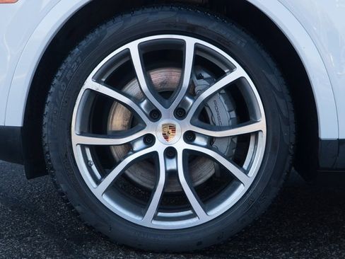 Certified 2023 Porsche Cayenne image 12