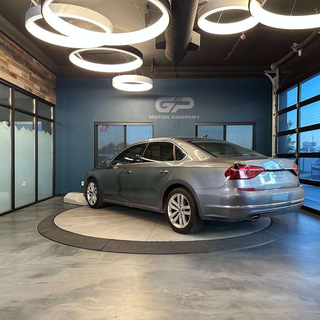 Used 2018 Volkswagen Passat 2.0T SE FWD image 5