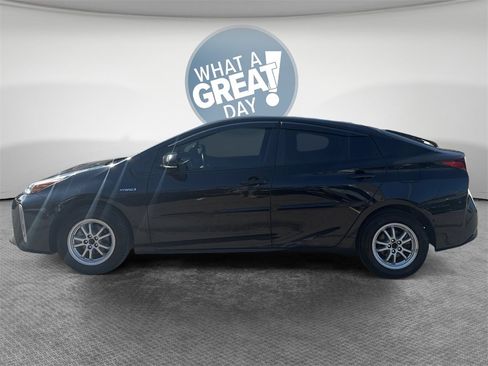 Used 2019 Toyota Prius XLE image 7