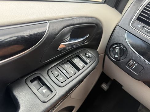 Used 2017 Dodge Grand Caravan SXT FWD image 27