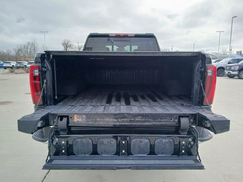 Used 2024 GMC Sierra 3500 SLT w/ SLT Premium Package image 18