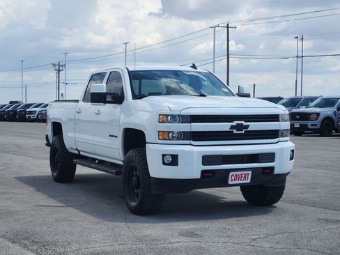 Used 2019 Chevrolet Silverado 2500 LT w/ LT Convenience Package AWD/4WD image 3