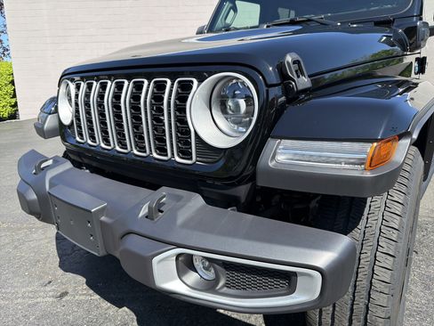 Certified 2025 Jeep Wrangler Sahara AWD/4WD image 4