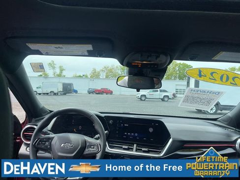 Used 2024 Chevrolet Trax RS w/ Sunroof Package FWD image 21