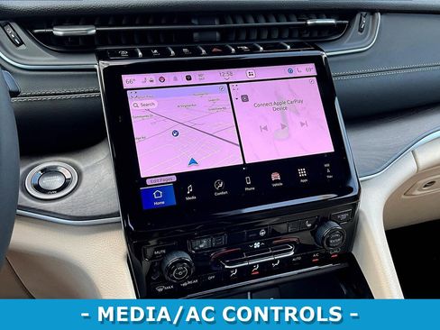Used 2025 Jeep Grand Cherokee Limited AWD/4WD image 9