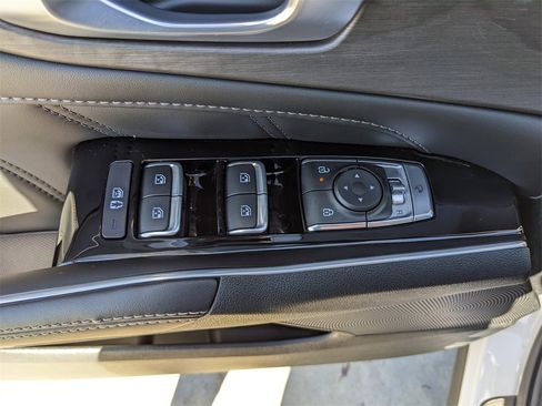 Certified 2025 Kia Sorento SX image 22