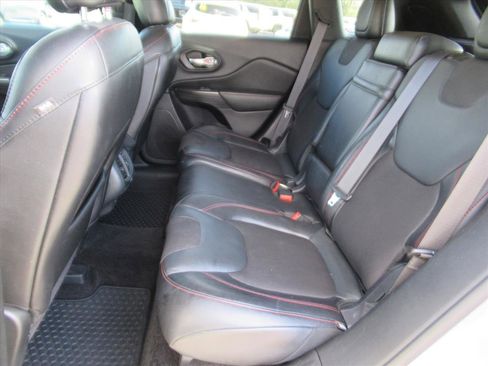 Used 2015 Jeep Cherokee Trailhawk w/ Comfort/Convenience Group image 28