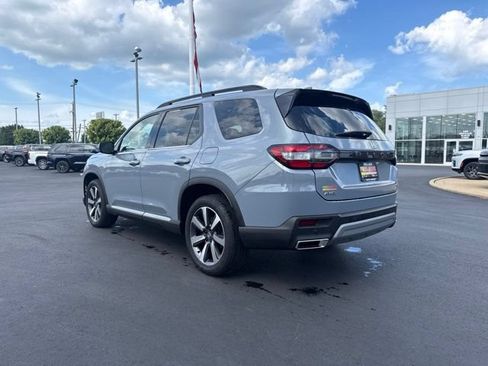 Used 2025 Honda Pilot Touring image 5