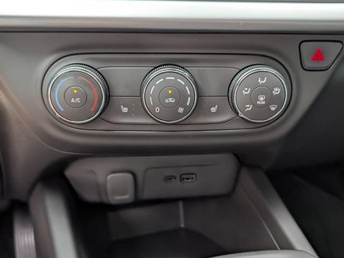 Used 2026 Chevrolet Trax RS w/ Sunroof Package FWD image 20