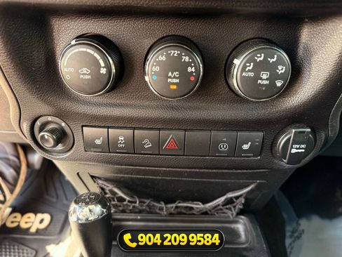 Used 2017 Jeep Wrangler Unlimited Sahara w/ Connectivity Group AWD/4WD image 15
