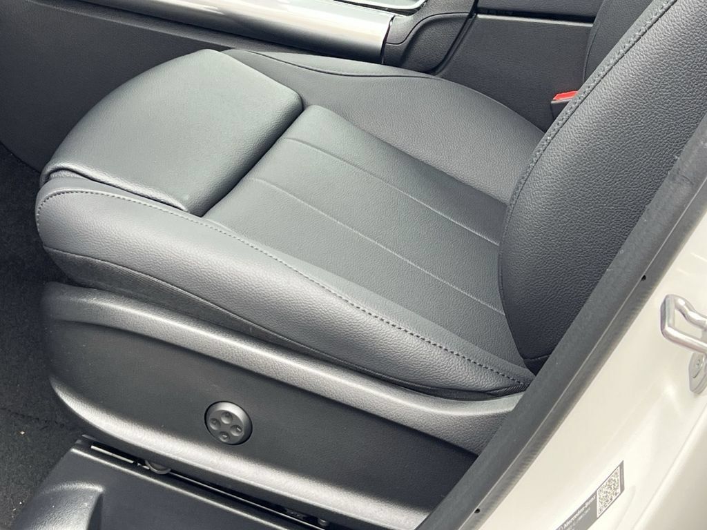Certified 2026 Mercedes-Benz GLA 250 4MATIC image 12