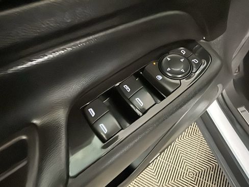 Used 2022 Chevrolet Equinox Premier AWD/4WD image 13