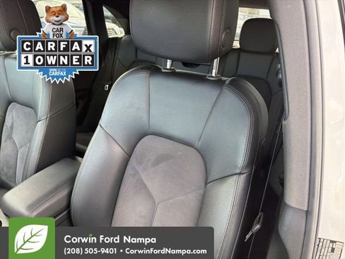 Used 2018 Porsche Macan Base image 24