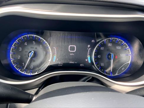 Used 2025 Chrysler Pacifica Select FWD image 26