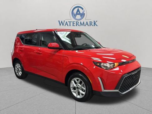 Used 2025 Kia Soul LX FWD image 8