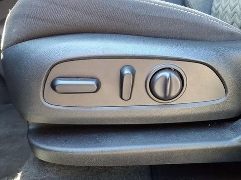 Used 2022 Chevrolet Equinox LT FWD image 15