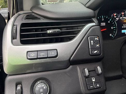 Used 2018 Chevrolet Suburban Premier RWD image 37