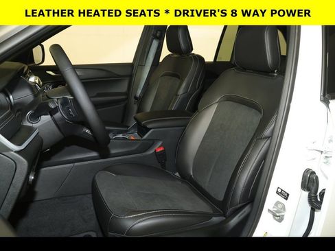 New 2025 Jeep Grand Cherokee Altitude image 4