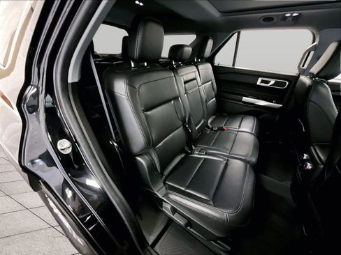 Used 2022 Ford Explorer XLT w/ Equipment Group 202A image 26