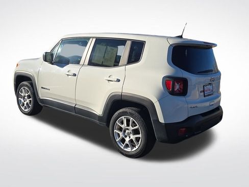 Used 2023 Jeep Renegade Latitude image 3