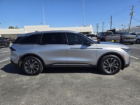 Used 2024 Lincoln Nautilus Premier image 4