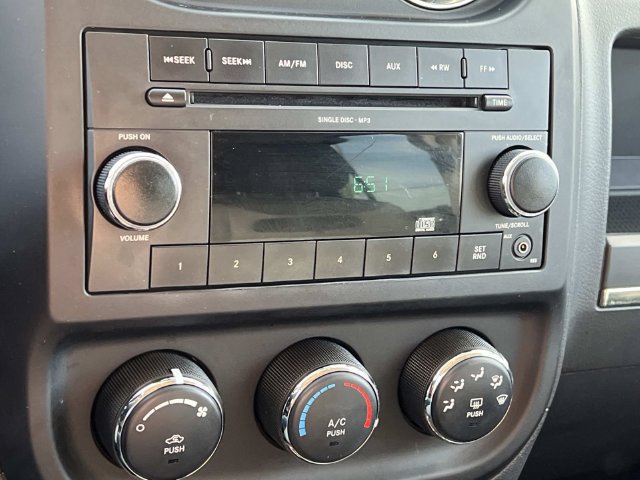Used 2010 Jeep Compass Sport FWD image 21