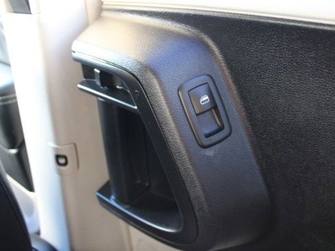 Used 2016 Chrysler Town & Country Touring w/ Driver Convenience Group image 18