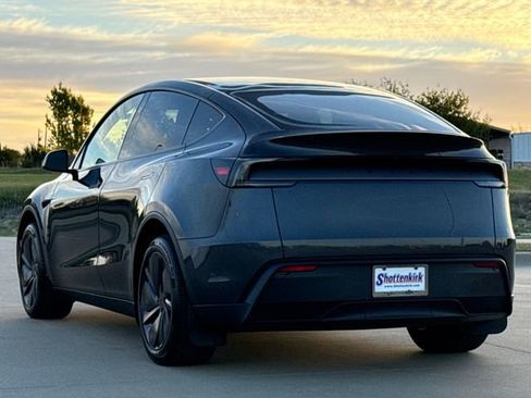 Used 2026 Tesla Model Y 2WD image 6