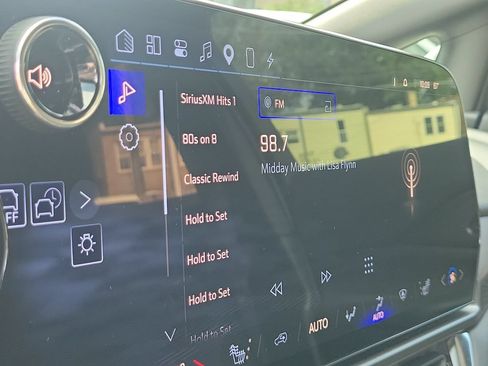Used 2025 Chevrolet Equinox EV LT w/ Comfort Package FWD image 27