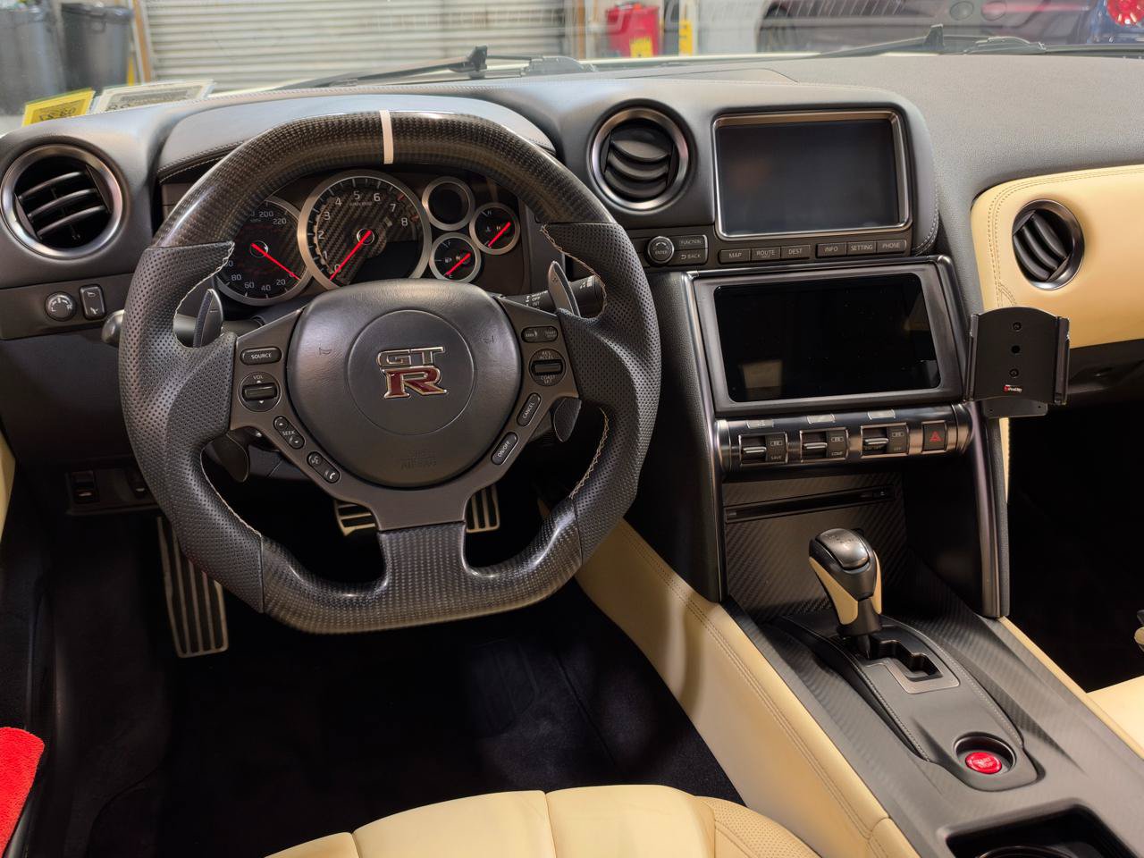 Used 2015 Nissan GT-R Premium AWD/4WD image 16