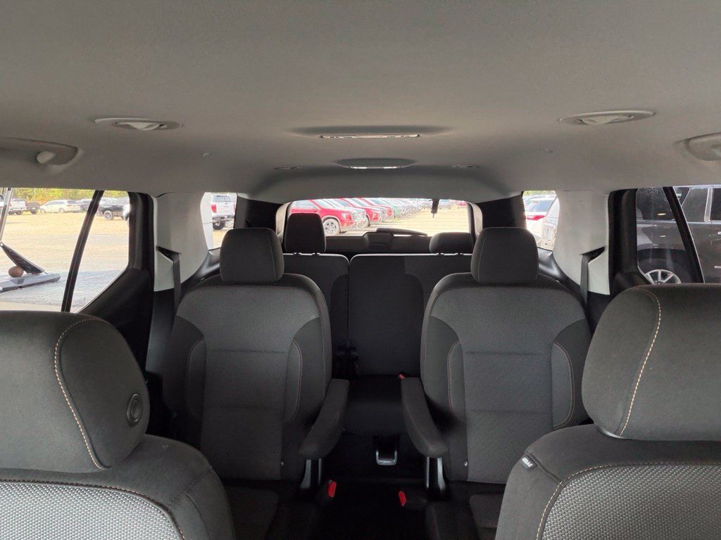 Used 2021 Chevrolet Traverse LT FWD image 27