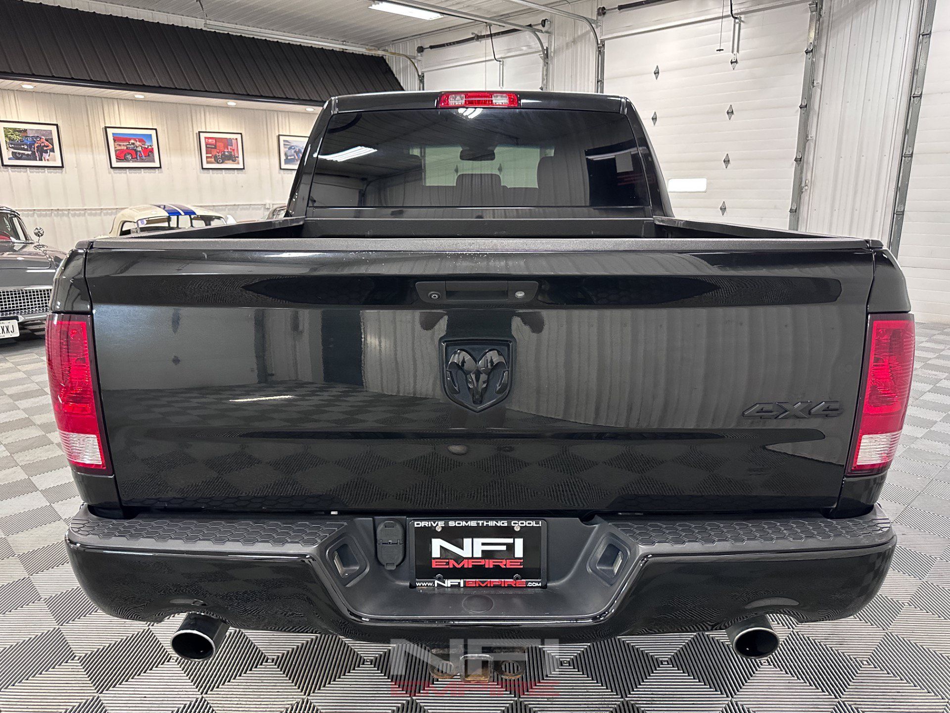 Used 2016 RAM 1500 Express w/ Black Ram 1500 Express Group AWD/4WD image 9